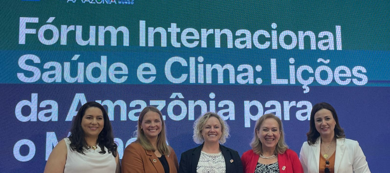 Conselheira Ludimila Magalhães (esq), no Fórum Internacional Saúde e Clima, uma das ações do Movimento Saúde Sustentável, liderado pelo Coren-PA